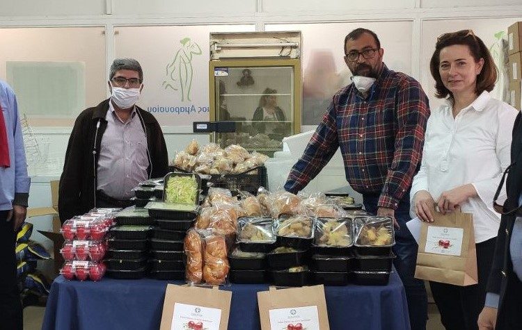 Πασχαλινά «γεύματα αγάπης» από Δήμο Αμαρουσίου και Περιφέρεια