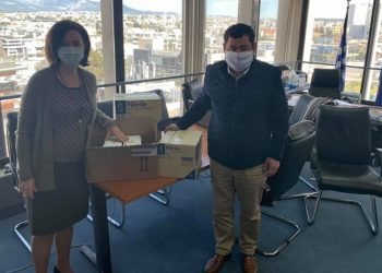 Η Περιφέρεια παρέδωσε υγειονομικό υλικό στον Δήμο