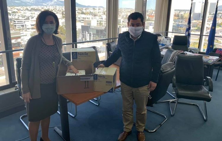 Η Περιφέρεια παρέδωσε υγειονομικό υλικό στον Δήμο
