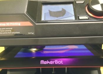 Αμερικάνικο Κολλέγιο: Φτιάχνει μάσκες για τα νοσοκομεία