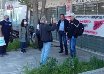 Διαμαρτυρία από το ΠΑΜΕ στη Διεύθυνση Δευτεροβάθμιας Εκπαίδευσης