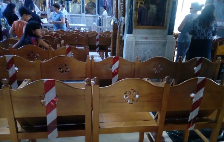 Επιστροφή στην Εκκλησία με αποστάσεις και Θεία Κοινωνία