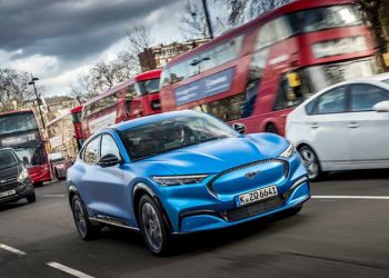 Ford Mustang Mach-E: Με φόρτιση δέκα λεπτών 119 km στην αυτονομία της