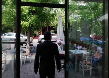 Καταστήματα εστίασης επισκέφτηκε ο Αργύρης Ντινόπουλος
