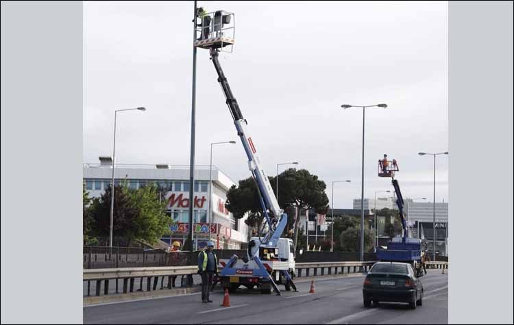 Περιφέρεια Αττικής: Ανακαίνιση και αποκατάσταση ηλεκτροφωτισμού στη Λ. Κηφισιάς