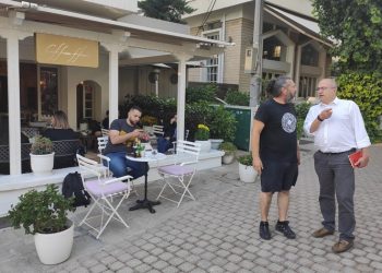 Περιοδεία Μπάμπαλου στο εμπορικό κέντρο της πόλης