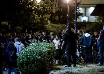 Σύλλογος Άι Γιάννη: «Σύριγγες και μπουκάλια κάθε μέρα στην πλατεία»