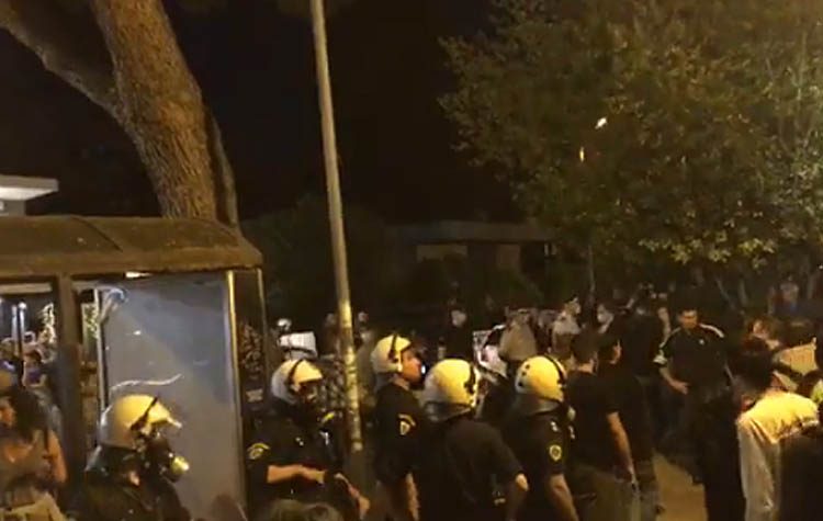 Συγκέντρωση στην πλατεία Αγίου Ιωάννου - Σε επιφυλακή η ΕΛ.ΑΣ. (βίντεο)