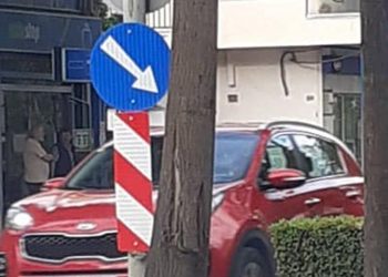 Συνεχίζεται η αντικατάσταση των πινακίδων οδικής κυκλοφορίας σε Λυκόβρυση - Πεύκη