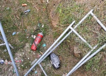 Άφησαν ζημιές και σκουπίδια στο πέρασμά τους από το θέατρο Ρεματιάς