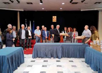 Δήμος Αμαρουσίου: Παράδοση laptop στους διευθυντές Γυμνασίων - Λυκείων