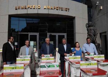 Σύγχρονo απορριμματοφόρο και κάδους βιοαποβλήτων και ανακύκλωσης παρέλαβε ο Δήμος