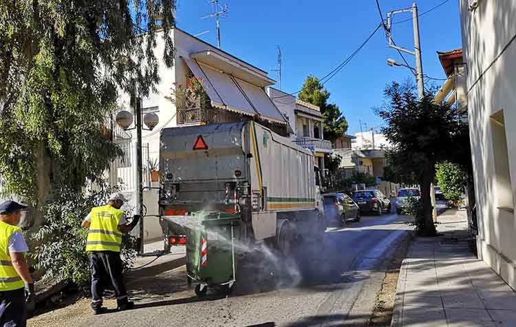 «Επιχείρηση» απολυμάνσεων και πλύσιμο κάδων από τον Δήμο