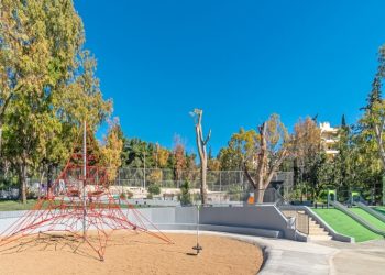 Παραδίδεται στο κοινό η ανακαινισμένη παιδική χαρά Παπάγου (βίντεο)