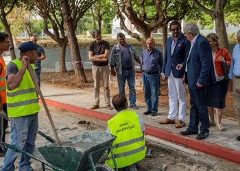 Εξωραϊσμός και ανακαίνιση πλατειών στο Ψαλίδι, τα είπαν δήμαρχος - κάτοικοι