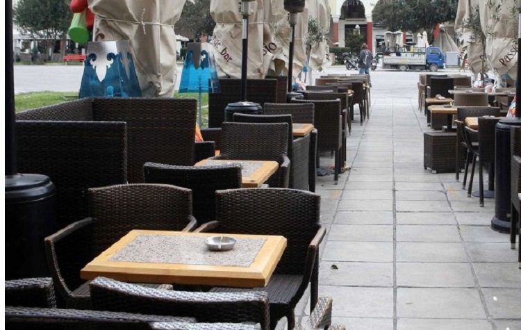 «Στοπ» στην επέκταση τραπεζοκαθισμάτων από το Δημοτικό Συμβούλιο