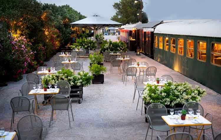 Διακοπές… χωρίς αποσκευές στην open - air «Αποβάθρα» του Τρένου στο Ρουφ