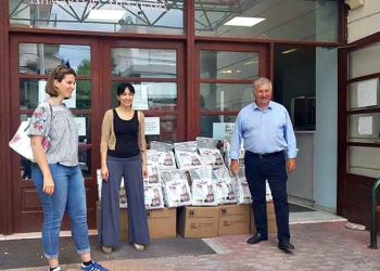 Τροφή για τα ζώα παρέλαβε από την ΠEΔΑ ο Δήμος Πεντέλης