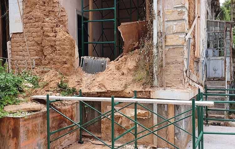 Ξεκίνησαν οι εργασίες προσωρινής στήριξης της βίλας Κεφαλληνού