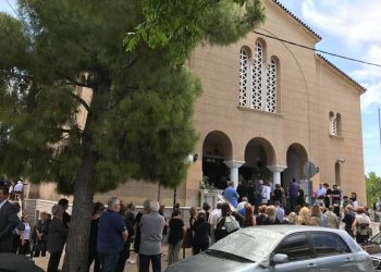 «Συμμαχία Πολιτών»: «Η Πεύκη αποχαιρέτησε τον αγαπημένο της παπά»