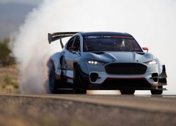 Η Mustang Mach-E 1400 «ηλεκτρίζει» με ισχύ 1.419 PS και 7 ηλεκτροκινητήρες!