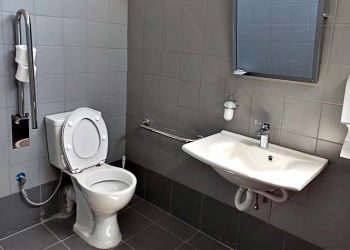 Τουαλέτες για ΑμεΑ στο 1ο Γυμνάσιο και 1ο Λύκειο