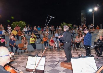 Στη συναυλία της «Academica» o Τ. Μαυρίδης με μήνυμα για το Δημοτικό Θέατρο