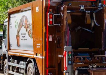 Παράδοση απορριμματοφόρου στον Δήμο από την Περιφέρεια Αττικής