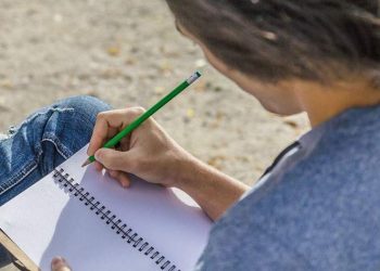 Η Δημοτική Βιβλιοθήκη «ακονίζει» φαντασία και… μολύβια