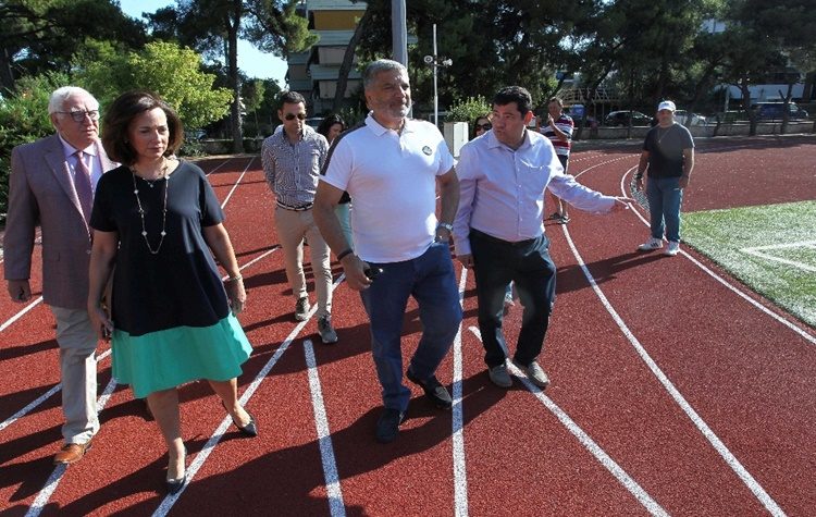 Παραδόθηκε προς χρήση από την Περιφέρεια το Δημοτικό Στάδιο Πεύκης