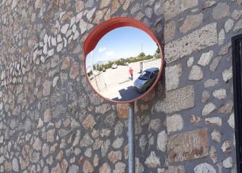 Τοποθετήθηκαν καθρέφτες κυκλοφοριακής ρύθμισης από συνεργεία του Δήμου