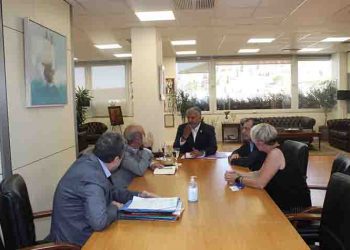 Συνάντηση Πατούλη με τον δήμαρχο Διόνυσου για έργα υποδομών