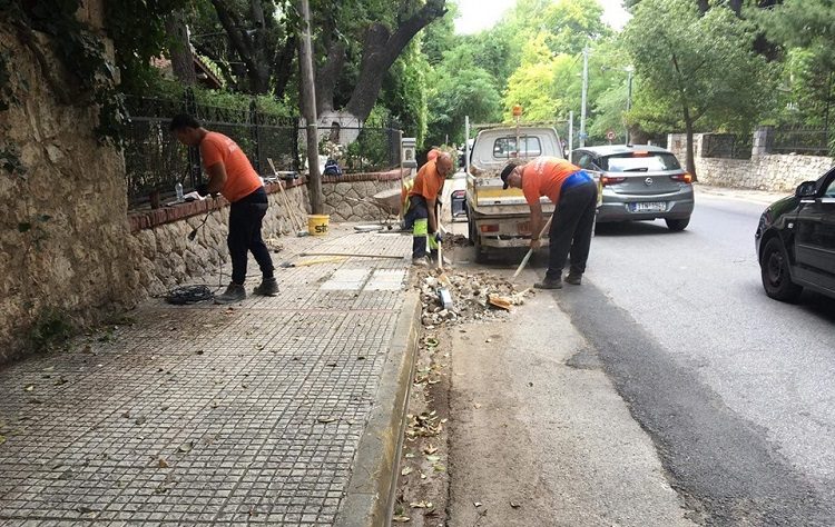 Επισκευή επικίνδυνων σημείων σε πεζοδρόμια στην Κάτω Κηφισιά