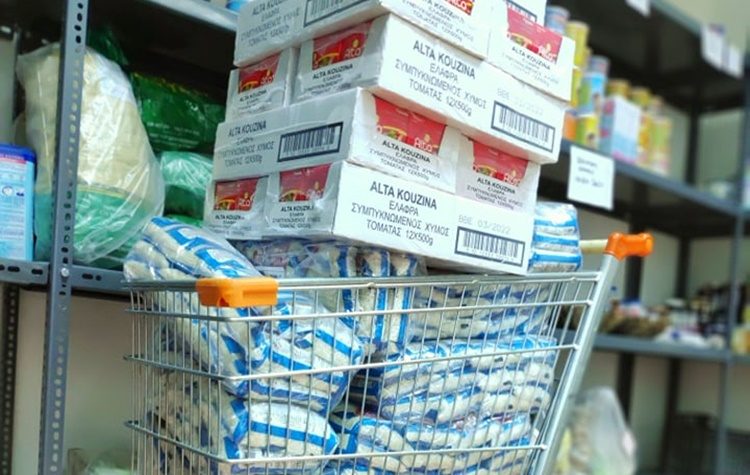 Δωρεά τροφίμων από τους «Φίλους της Θένιας» στο Κοινωνικό Παντοπωλείο