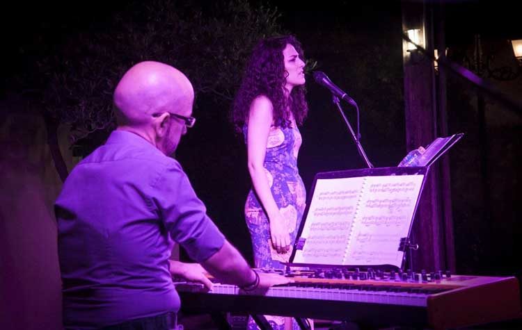 «Τραγούδια κάτω απ’ το φεγγάρι» στην Βορέειο Βιβλιοθήκη παρόντος του δημάρχου