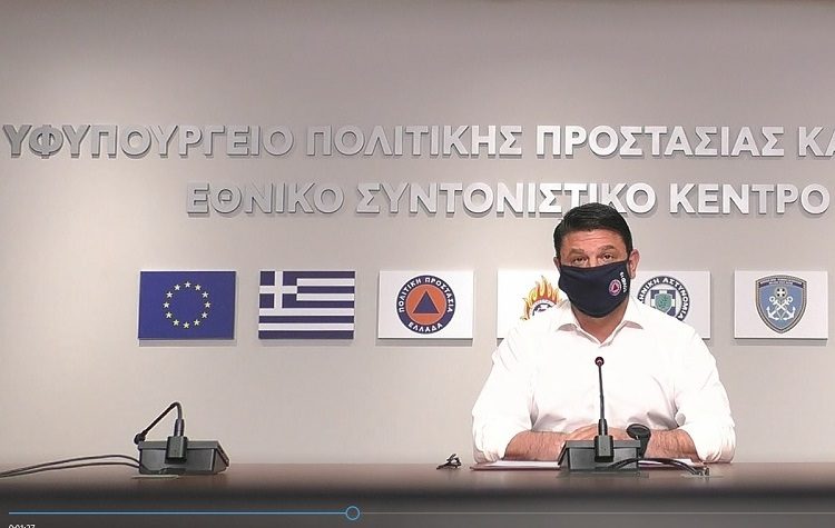 Υποχρεωτική η χρήση μάσκας σε όλους τους κλειστούς χώρους έως 31/8