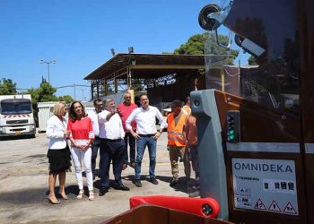 Περιφέρεια: Περισσότερα από 70 απορριμματοφόρα και πάνω από 4.000 καφέ κάδοι στην Αττική