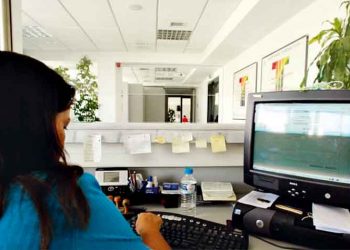 Οικονομία: Έρχονται μειώσεις