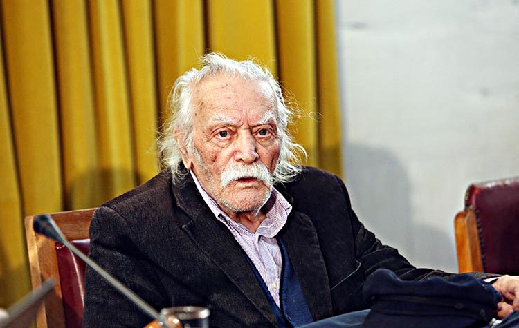 Όταν ο Μανώλης Γλέζος βρέθηκε στου Παπάγου