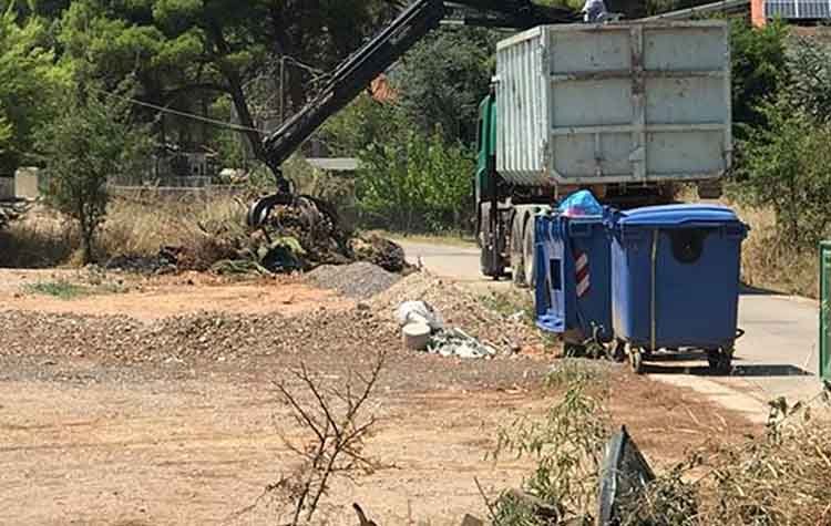 Χωρίς διακοπές η επιχείρηση «καθαρή πόλη» από τον Δήμο