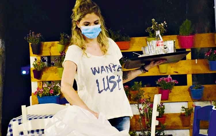 Κορωνοιός: Ανησυχία αλλά και εγρήγορση