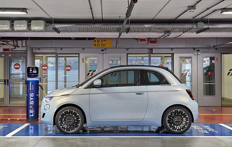 H Fiat Chrysler Automobiles «βάζει στην πρίζα» την ηλεκτροκίνηση