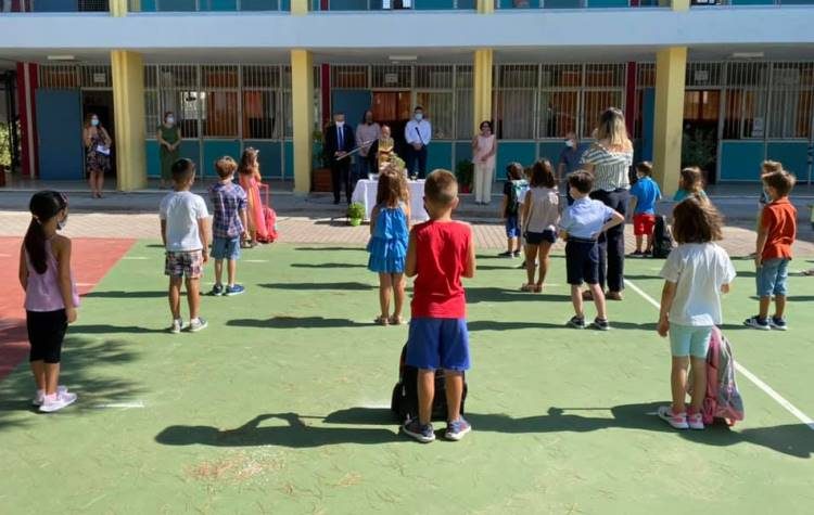Αγιασμοί με όλα τα μέτρα ασφάλειας στα σχολεία του Δήμου
