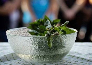 Με… ξαφνική εγκύκλιο όλοι οι μαθητές στις 8:15 για τον αγιασμό