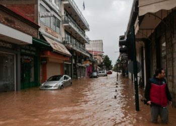 Δήμος και εθελοντές δίπλα στους πληγέντες της Καρδίτσας