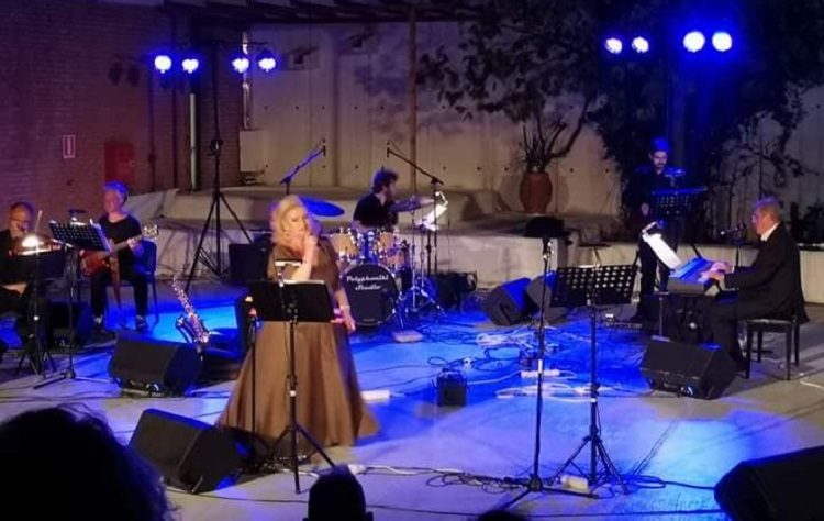 «Μάγεψαν» το κοινό της Κηφισιάς η Κριστυ Καθαρίου και ο Σταύρος Βόλκος