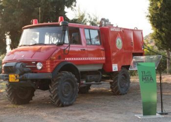 Νέο πυροσβεστικό όχημα στο «οπλοστάσιο» για την προστασία του Υμηττού