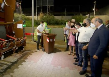 Απορριμματοφόρο, καφέ κάδους και κυτία ανακύκλωσης στον Δήμο από τη Περιφέρεια