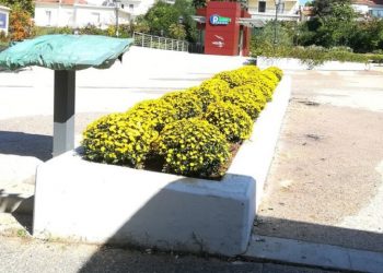 Ομόρφυνε η πλατεία πάνω από το Parking Πλατάνου
