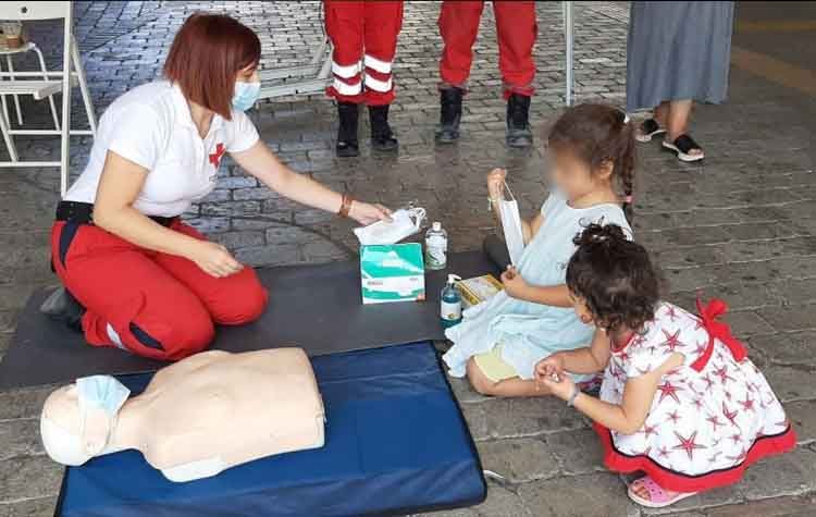 Οι Μαρουσιώτες ενημερώθηκαν για τις Πρώτες Βοήθειες, στην πλατεία ΗΣΑΠ